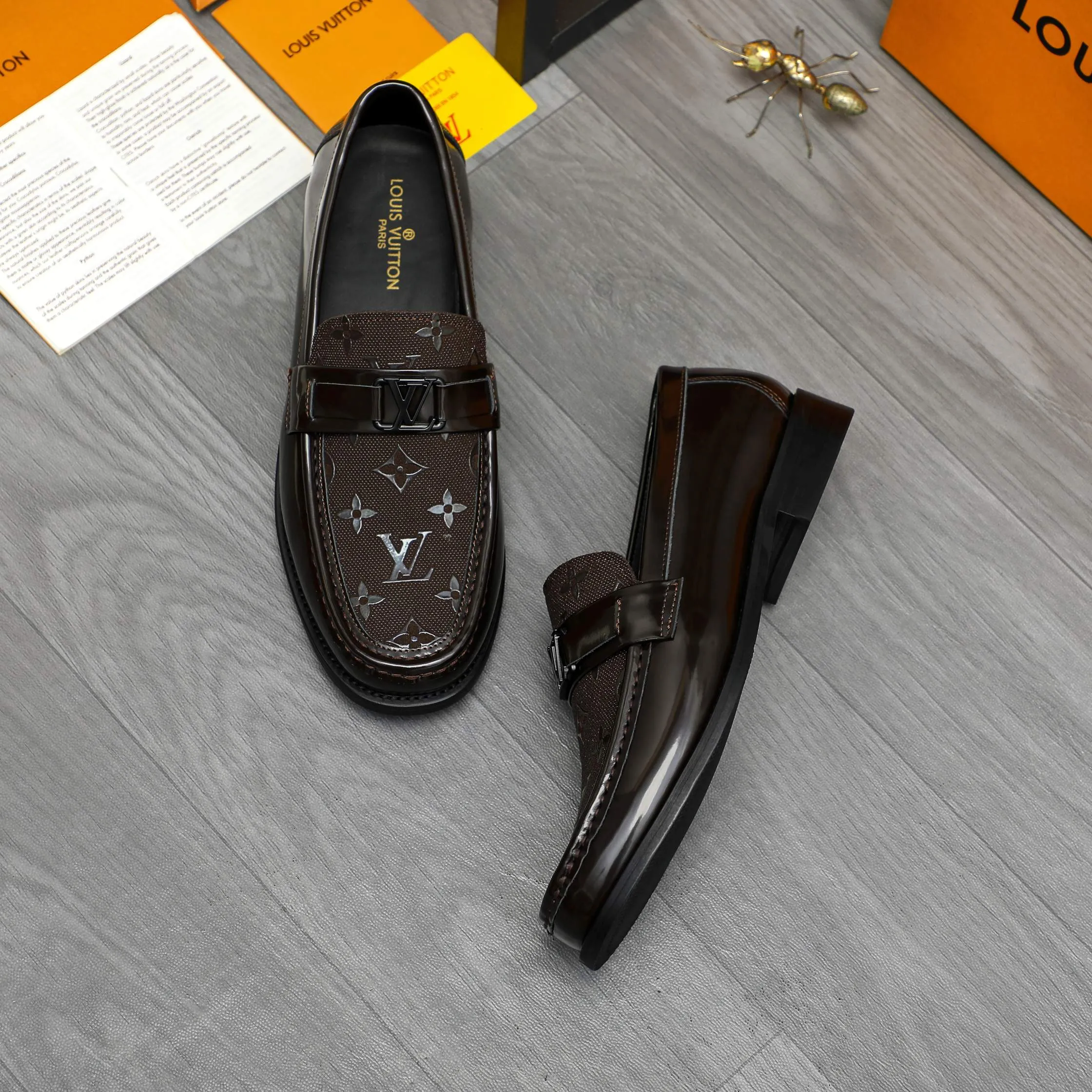 Men's shoes 💰p460 Product trademark: LV "Louis Vuitton" business slip-on leather shoes Regular size: 39-45 (45 is custom-made and non-returnable) Product materials: Selected embossed cowhide upper, cowhide lining, original rubber outsole